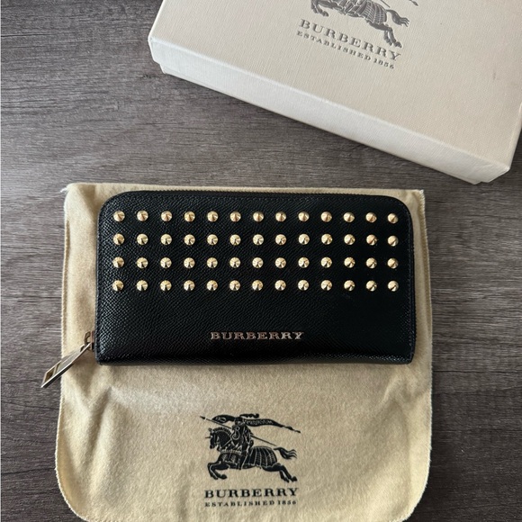 Burberry Studded Wallet - Full Inclusion 🖤 - Picture 3 of 7